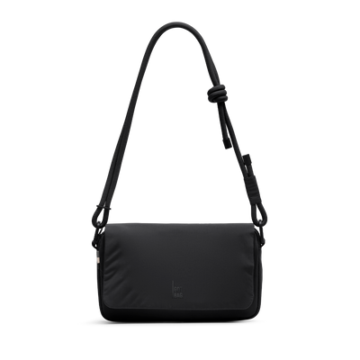FACET BAG tas in black (Zwart) als studio-opname in vooraanzicht.