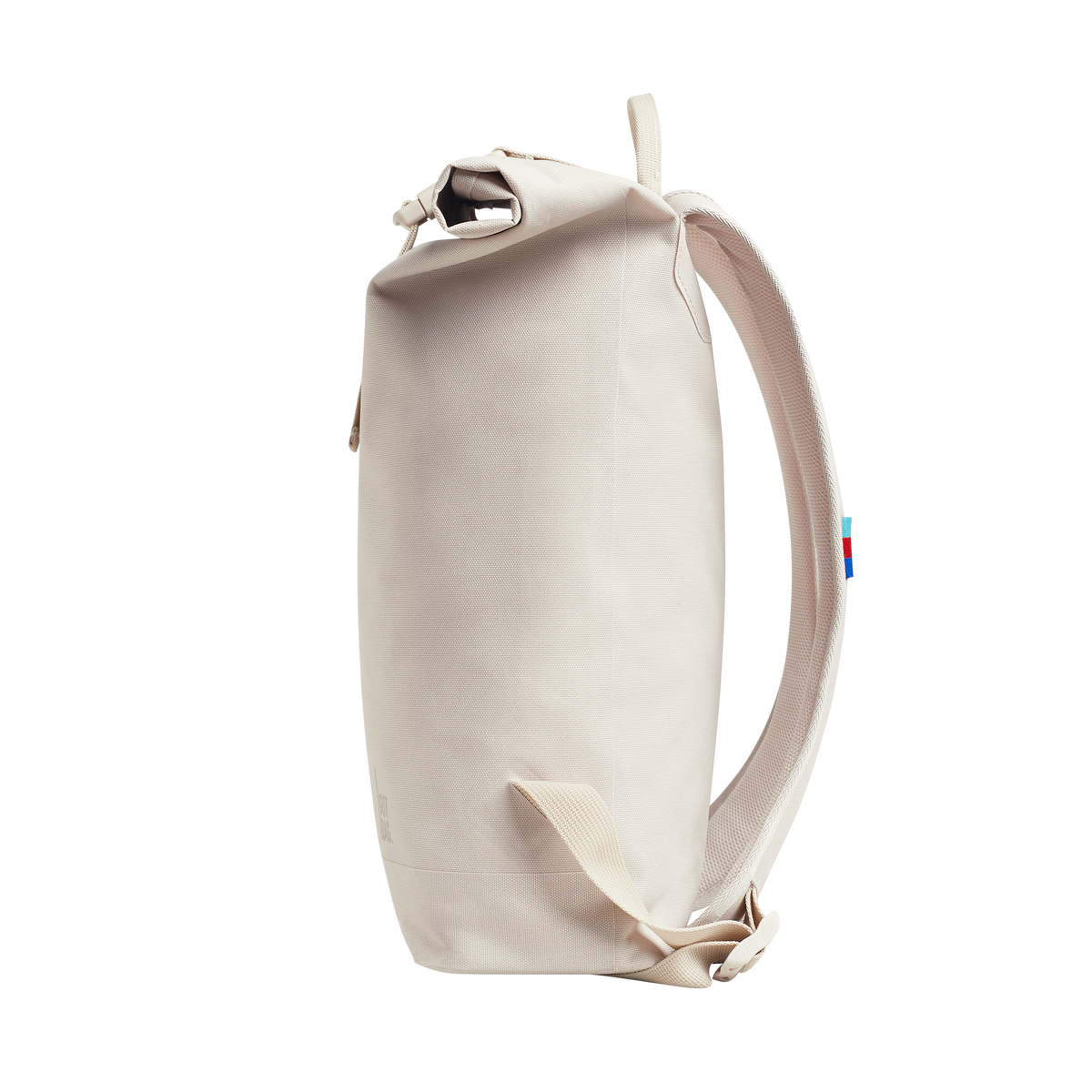 ROLLTOP SMALL Rucksack in soft shell (warmes Cremeweiß) in Seitenansicht.