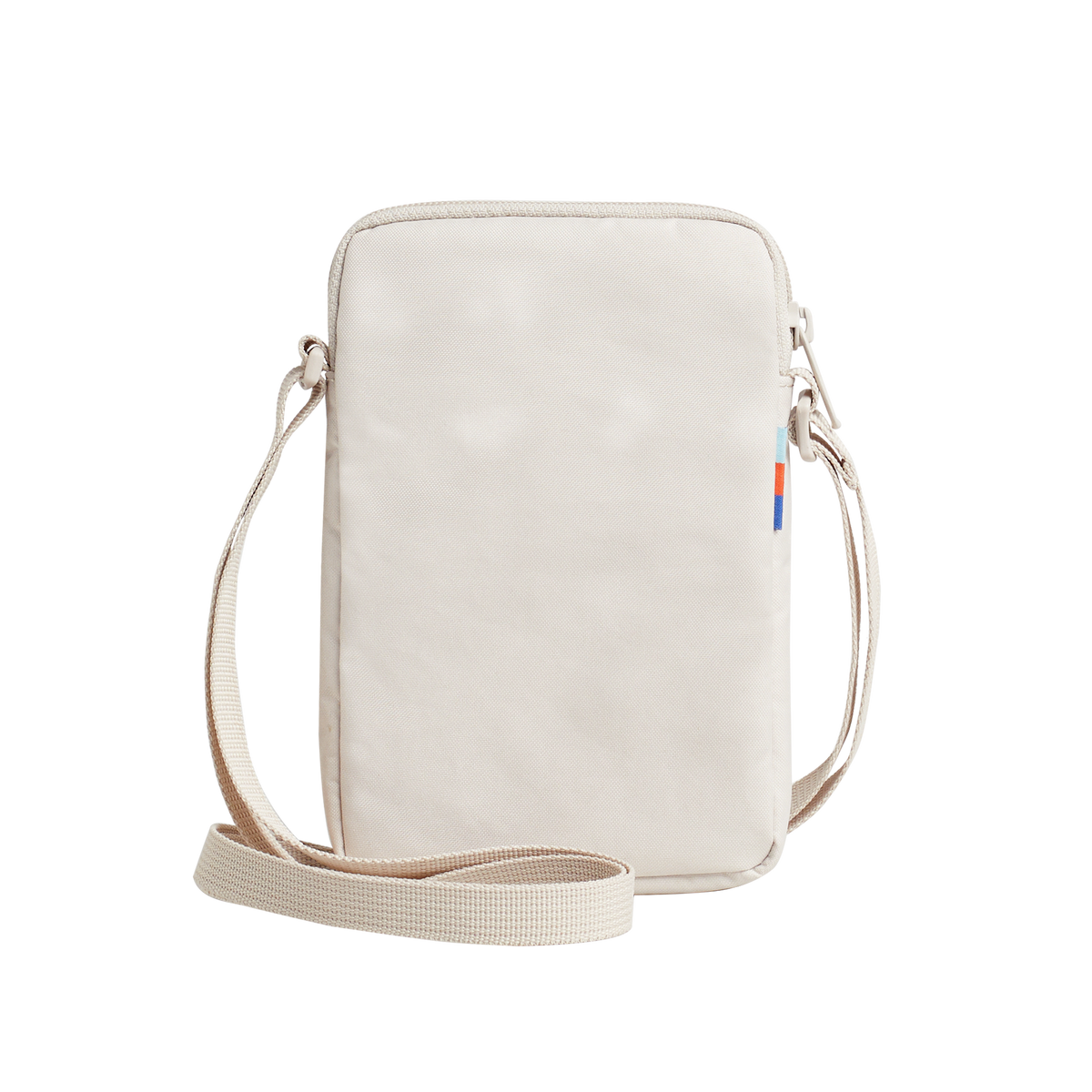 NANO BAG Tasche in soft shell (warmes Cremeweiß) als Studioaufnahme in Rückansicht.