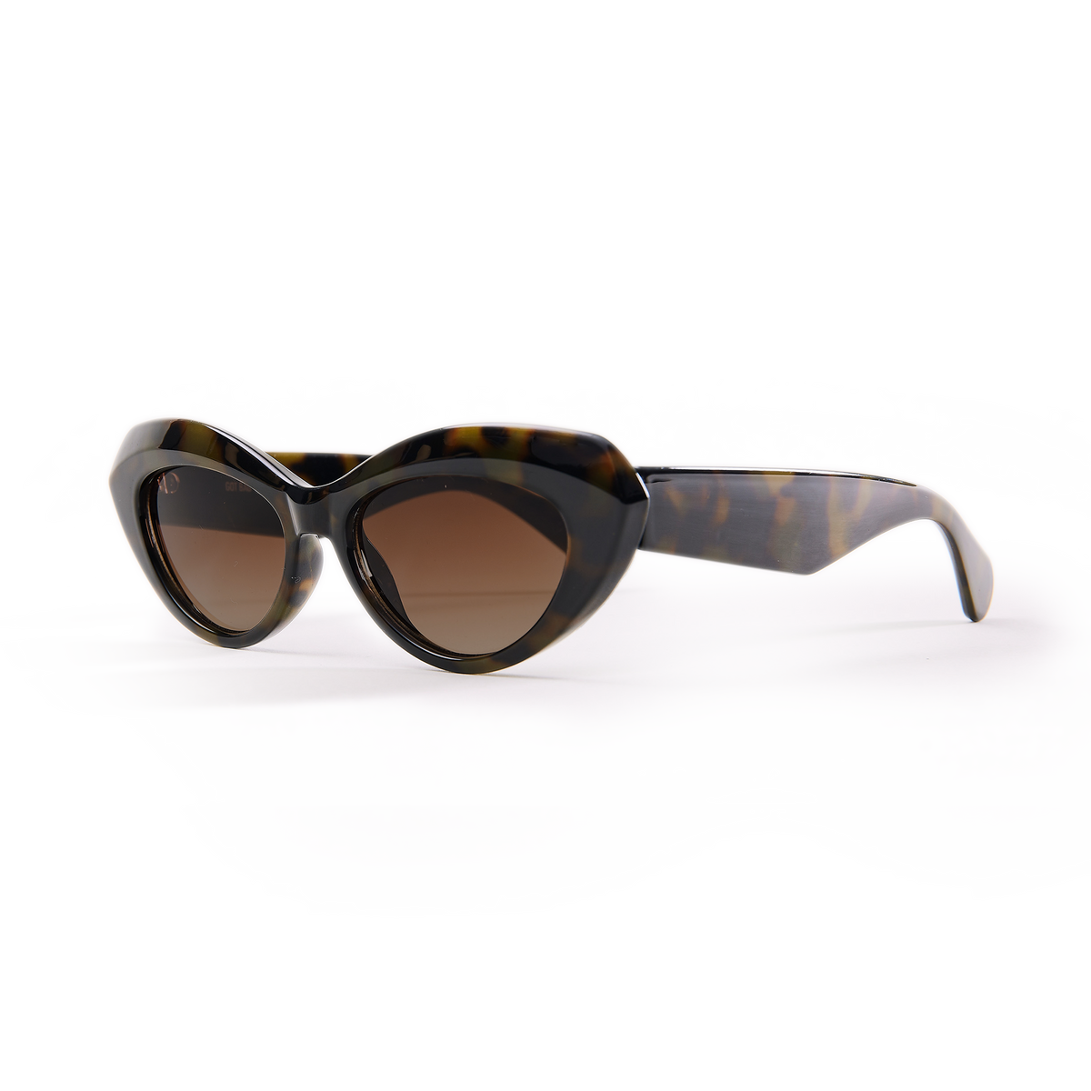 RE SHADES NO.01 RE:SHADE in tortoise in diagonaler Ansicht.