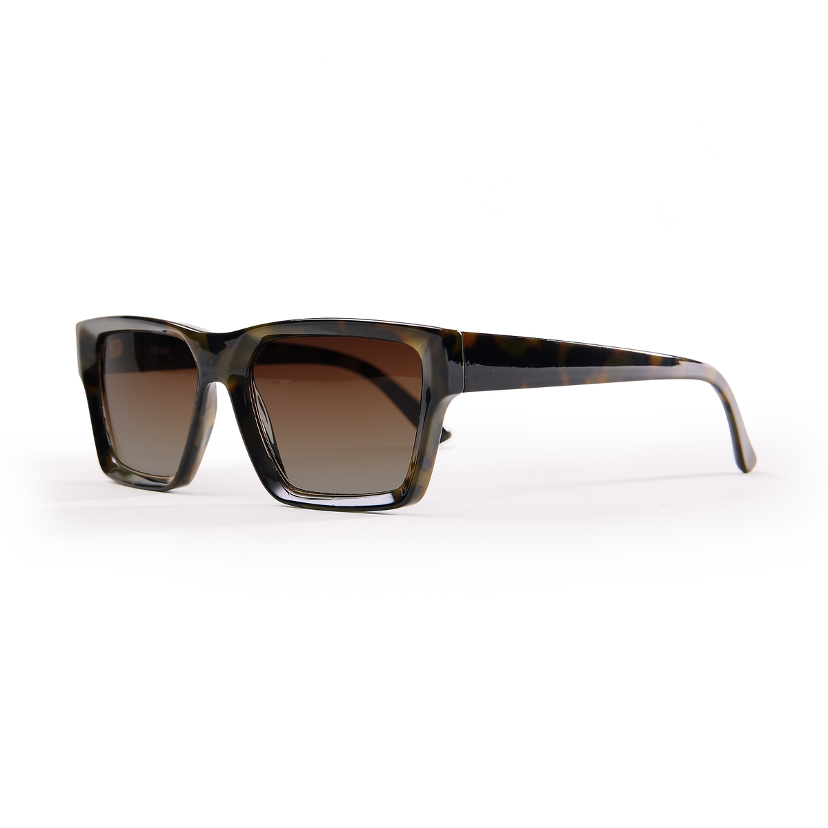RE SHADES NO.04 RE:SHADE in tortoise als Studioaufnahme in diagonaler Ansicht.