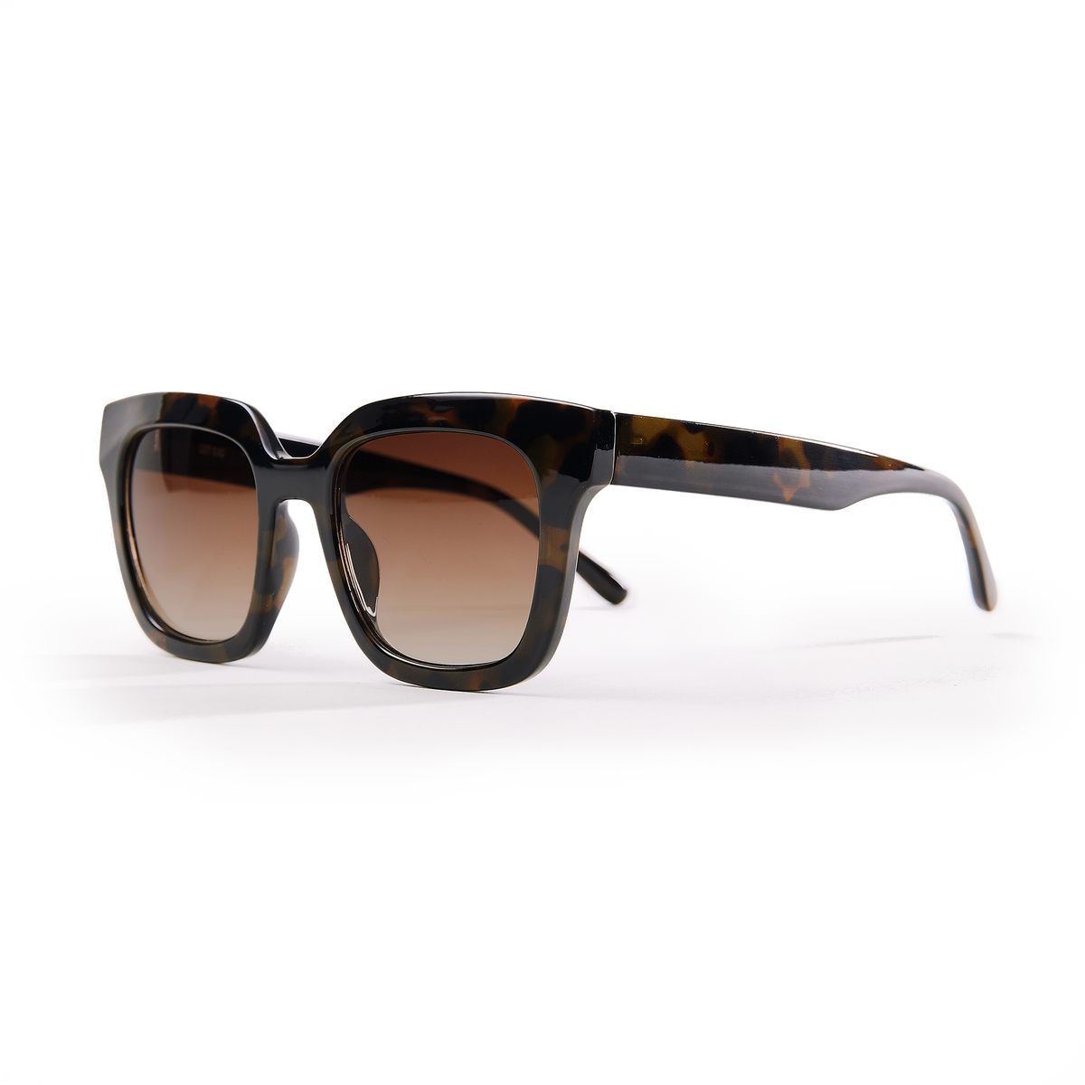 RE-SHADES NO.06 RE:SHADE in tortoise als Diagonale Ansicht.