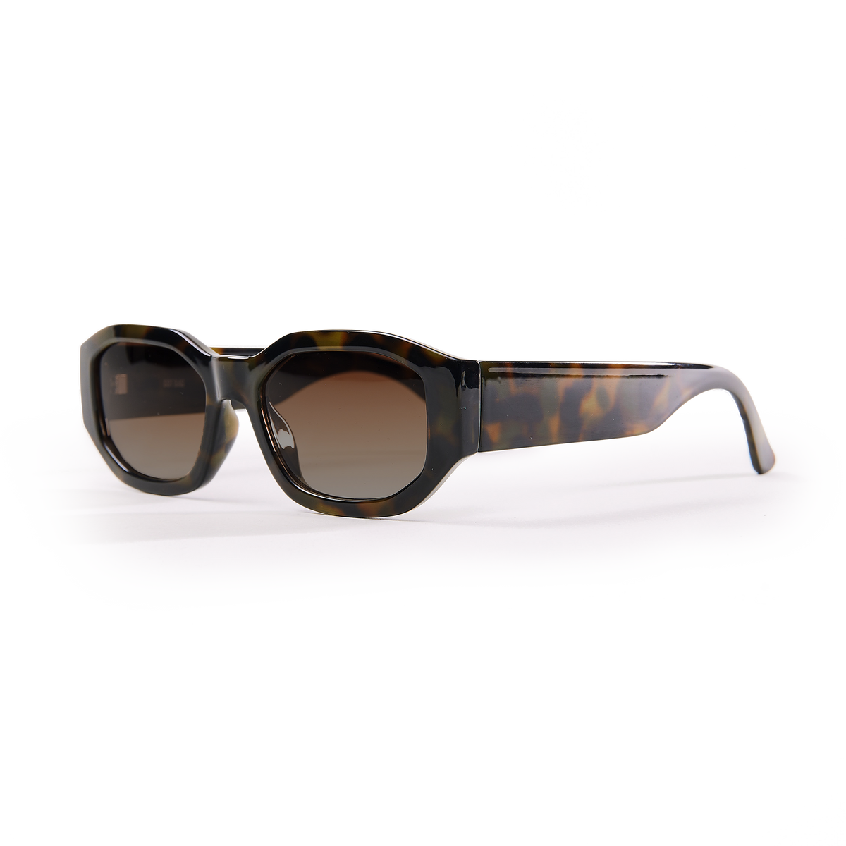 RE SHADES RE:SHADE in tortoise als Studioaufnahme in diagonaler Ansicht.