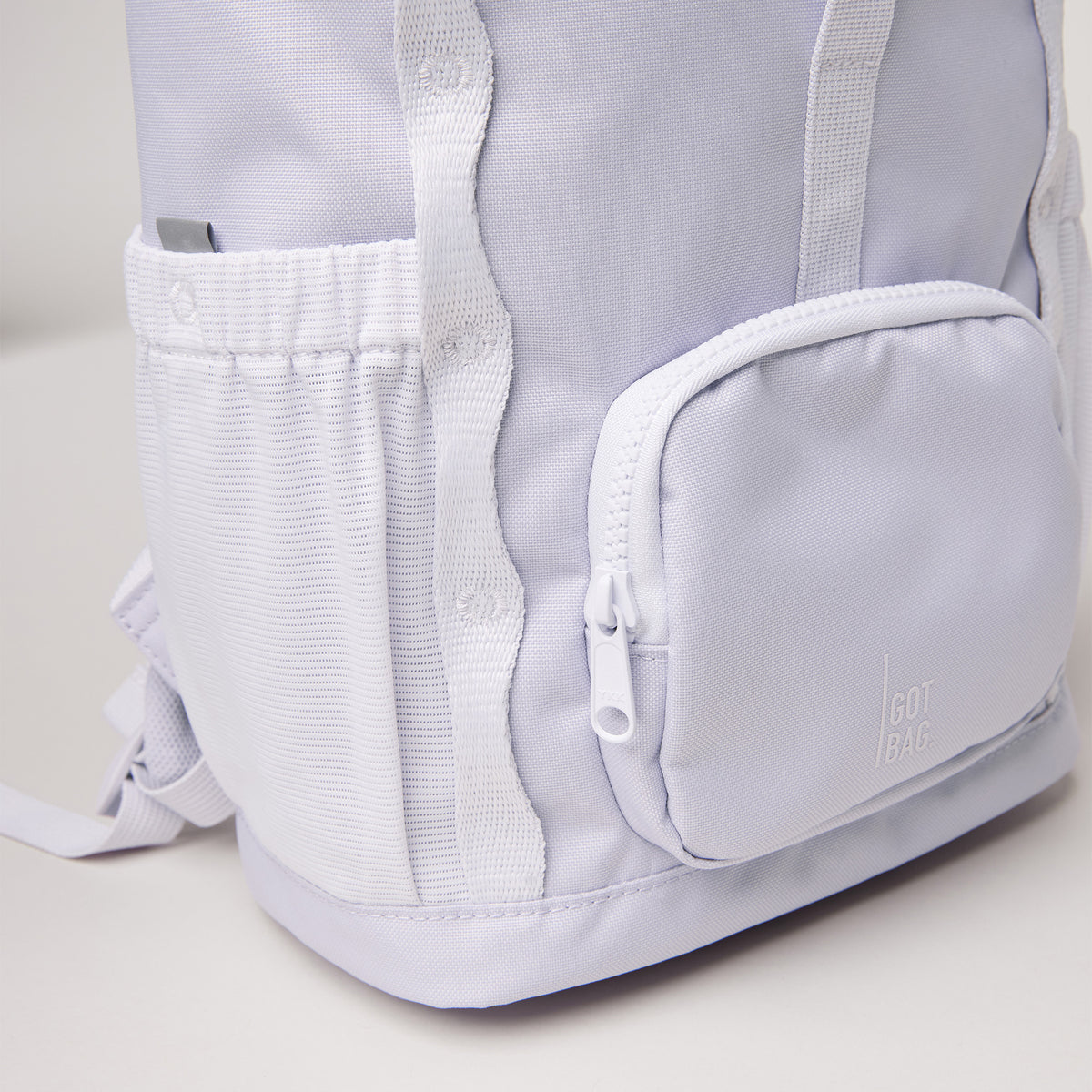 KIDS ADVENTURE ROLLTOP Rucksack in purple coral (pastellfarbenes helles Flieder) Detailaufnahme.