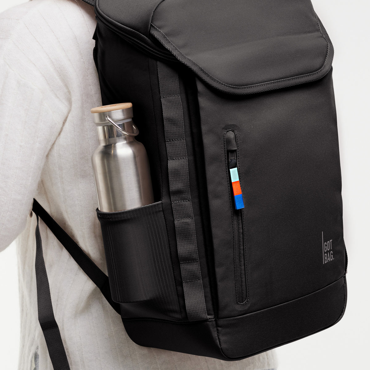 PRO PACK Rucksack in mussel (dunkles Braun-Grau) auf dem Rücken getragen.