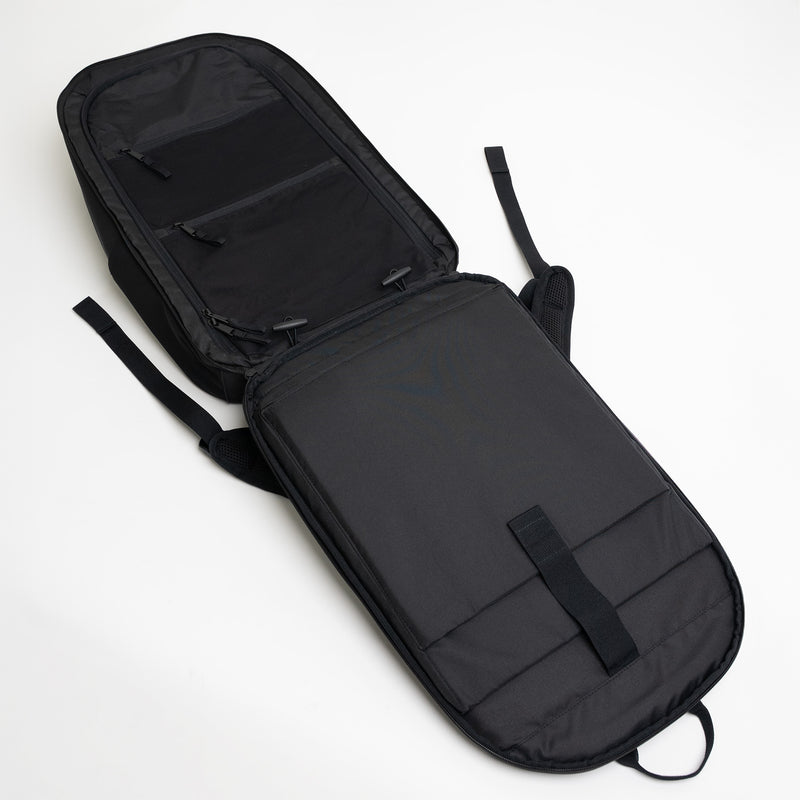 HYBRID PACK Rucksack in black (Schwarz) Ansicht von oben, geöffnet.