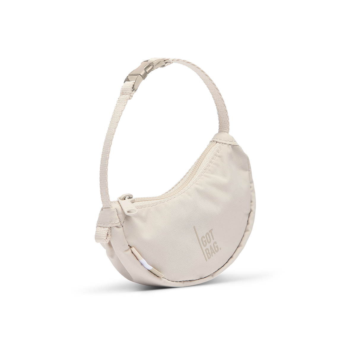 CHARM MOON BAG MINI Tasche als Studioaufnahme in diagonaler Ansicht.