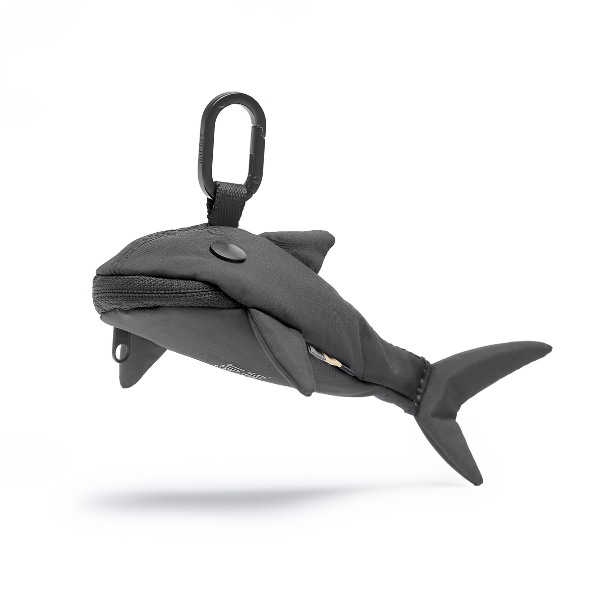 CHARM SHARK akcesorium, torba w kształcie rekina z karabińczykiem, widok z przodu.
