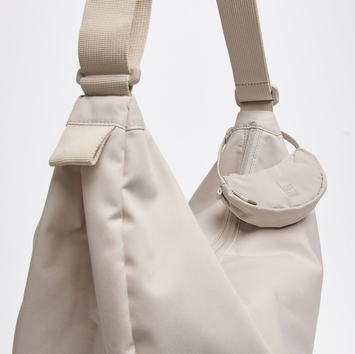 CHARM MOON BAG MINI Tasche als Detailaufnahme.