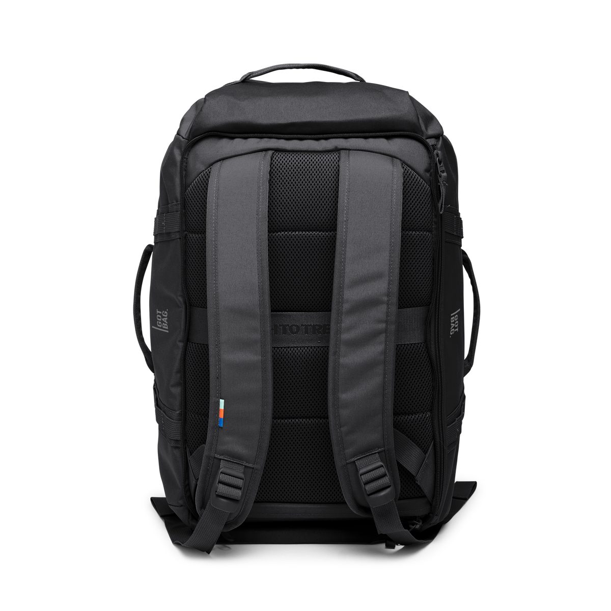 DUFFLE PACK Rucksack in black (Schwarz) in Rückansicht.