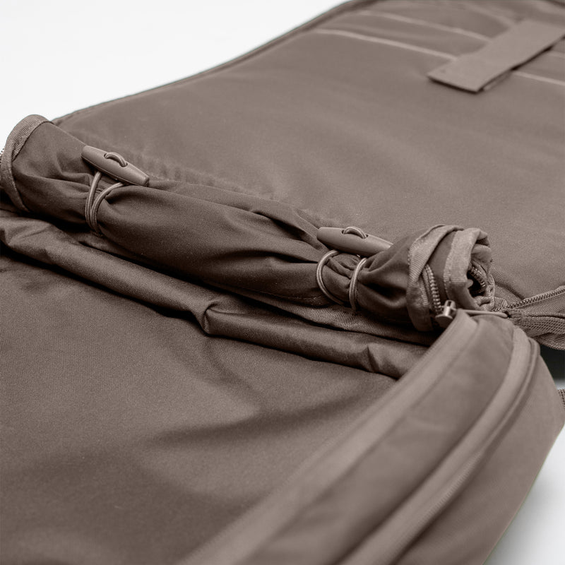 HYBRID PACK Rucksack in oyster (klassisches Taupe-Braun) als Detailaufnahme.