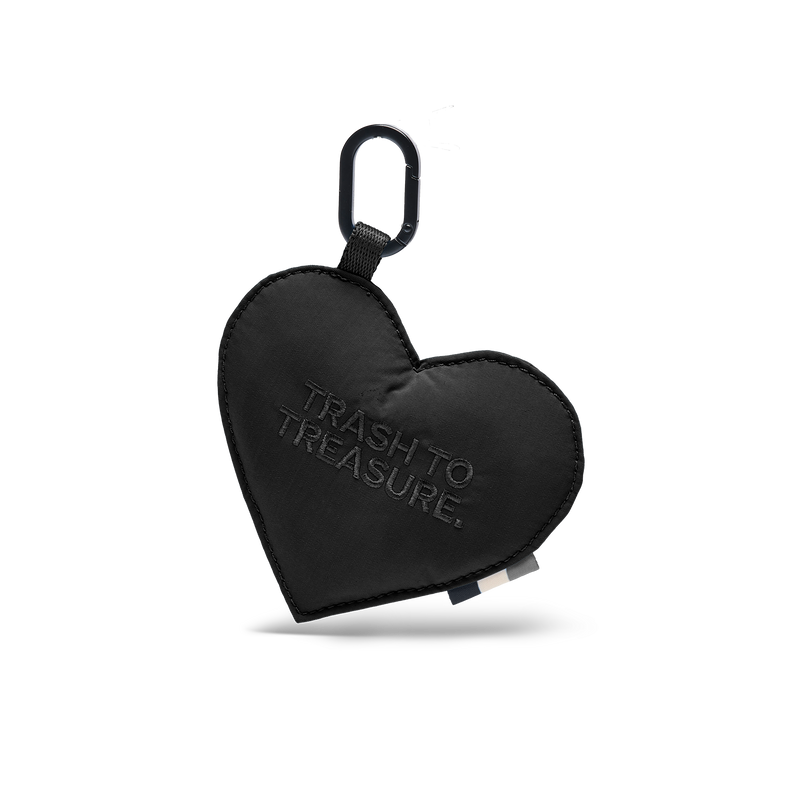 TREASURE CHARM accesorio en black (Negro) como toma de estudio en vista frontal.