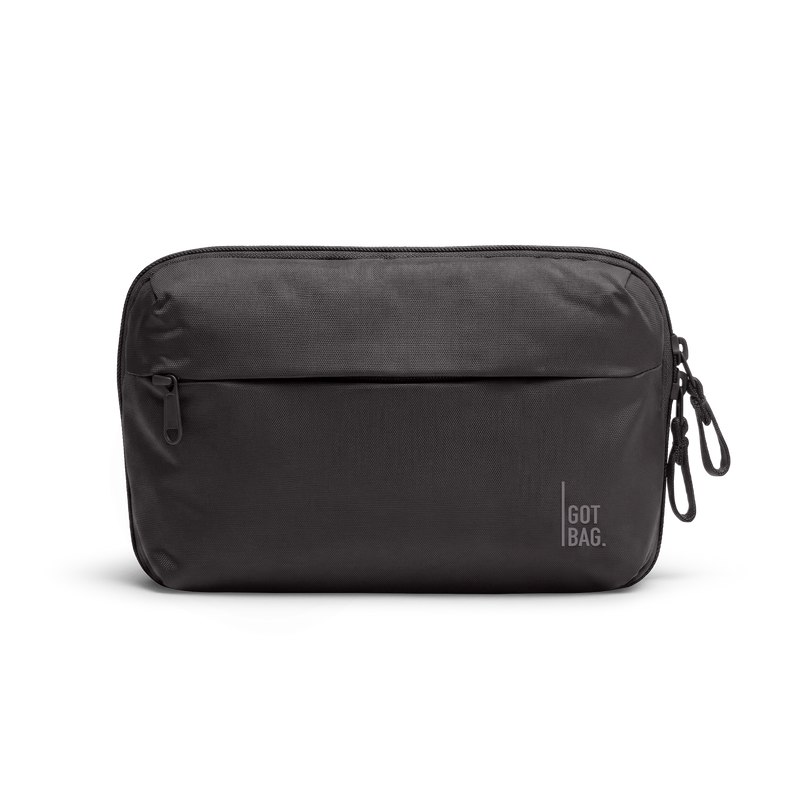 TECHPOUCH sac en mussel (brun-gris foncé) en vue de face, prise de vue en studio.