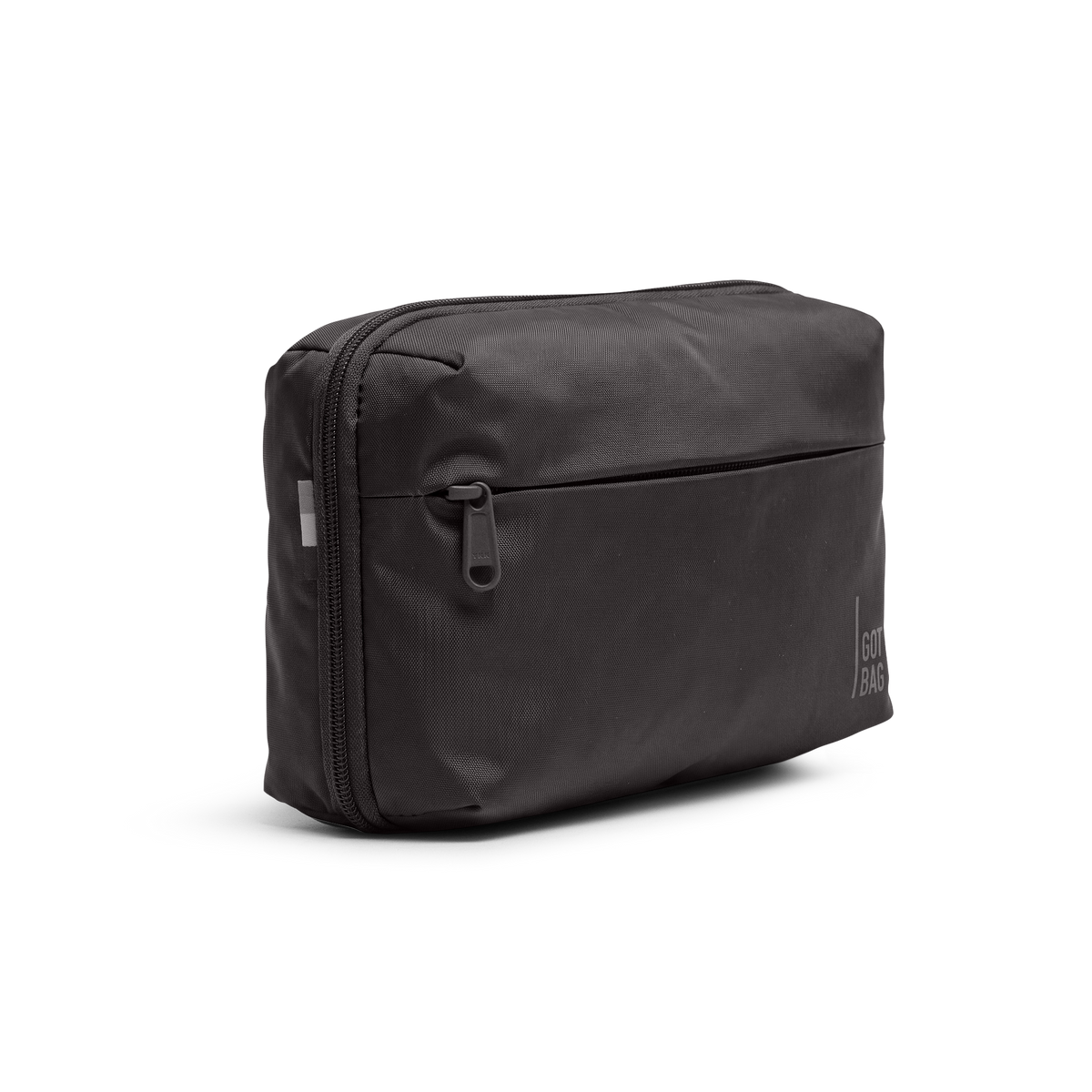 TECH POUCH Tasche in mussel (dunkles Braun-Grau) in diagonaler Ansicht.