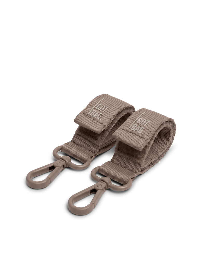 STROLLER STRAP accessoires in oyster (Klassiek taupe-bruin) als studio-opname in vooraanzicht.