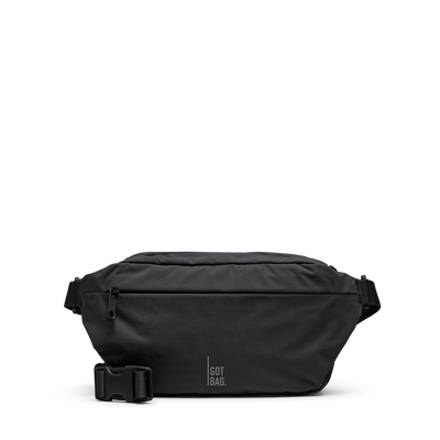 ADAPT SLING BAG Tasche in black (Schwarz) als Studioaufnahme in Frontansicht.