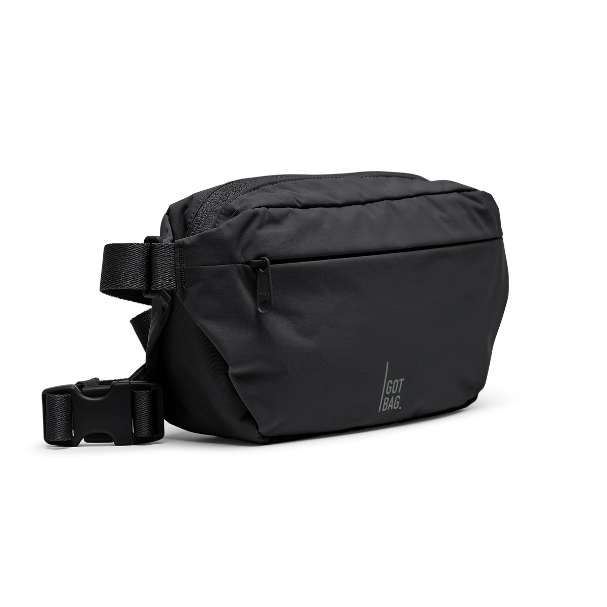 ADAPT SLING BAG Tasche in black (Schwarz) in Diagonalansicht.