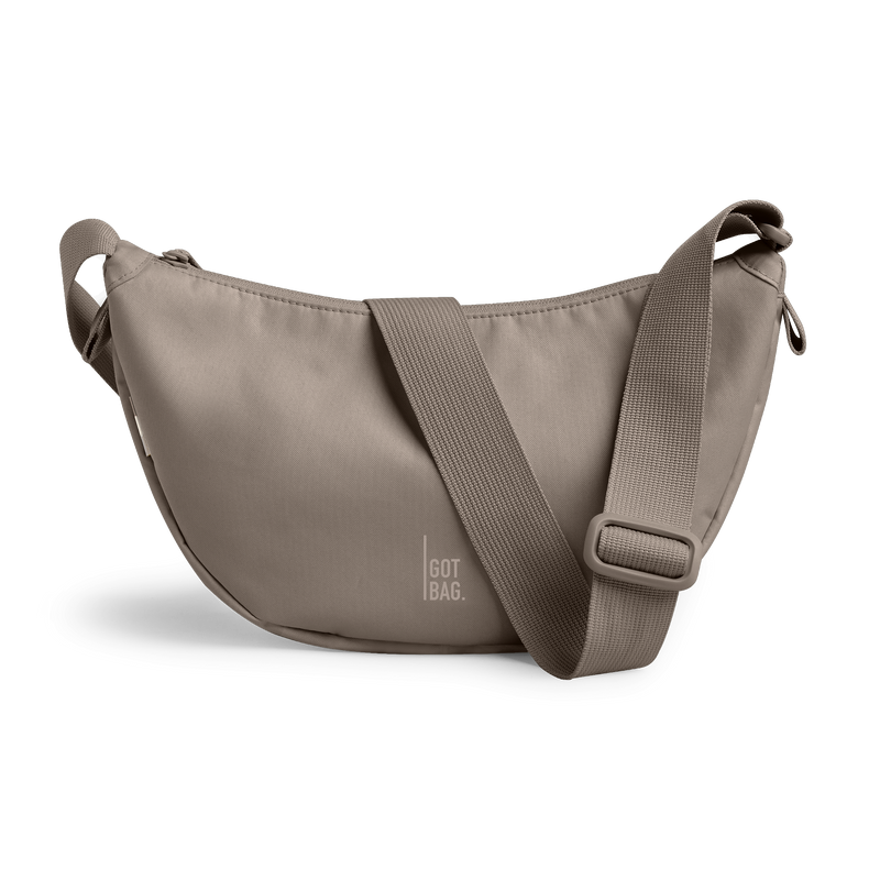 MOONBAGSMALLMONOCHROME tas in seal (donkere beige tint) als studio-opname in vooraanzicht.