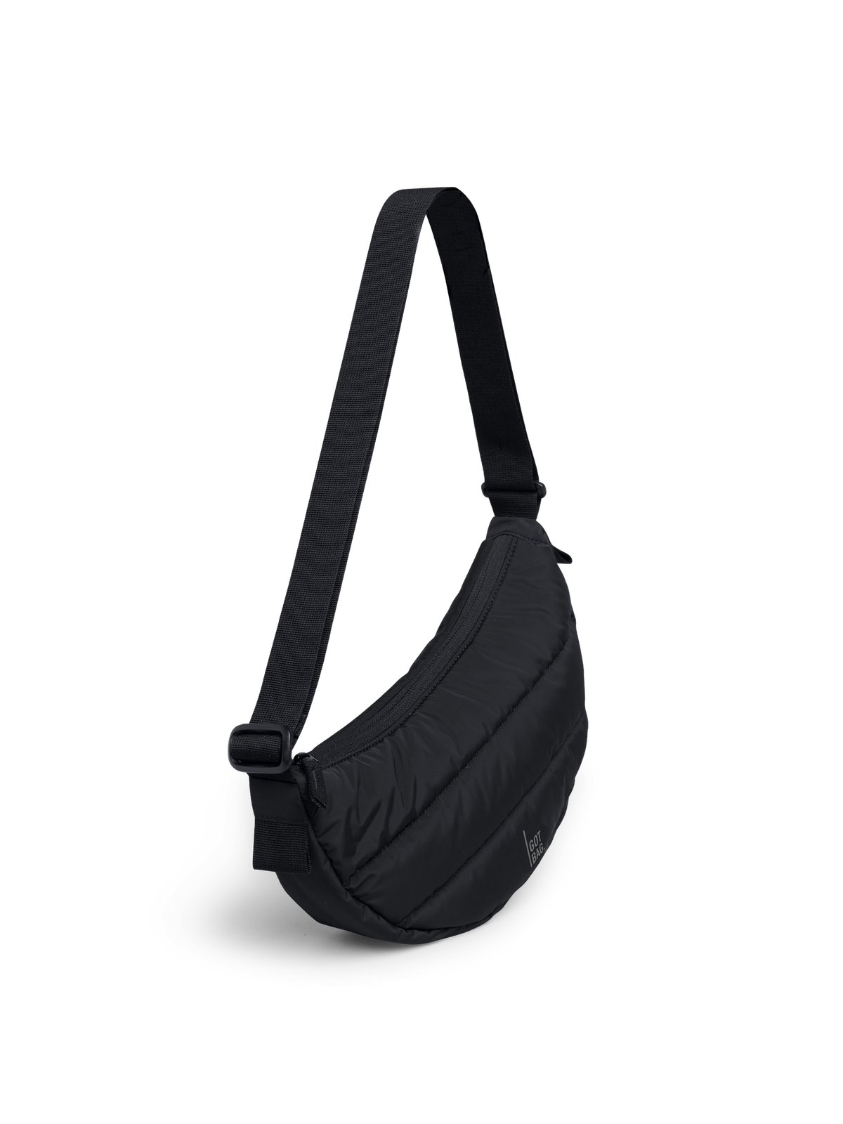 PUFFER MOON BAG SMALL Tasche in black (Schwarz) als Studioaufnahme in schräger Ansicht.
