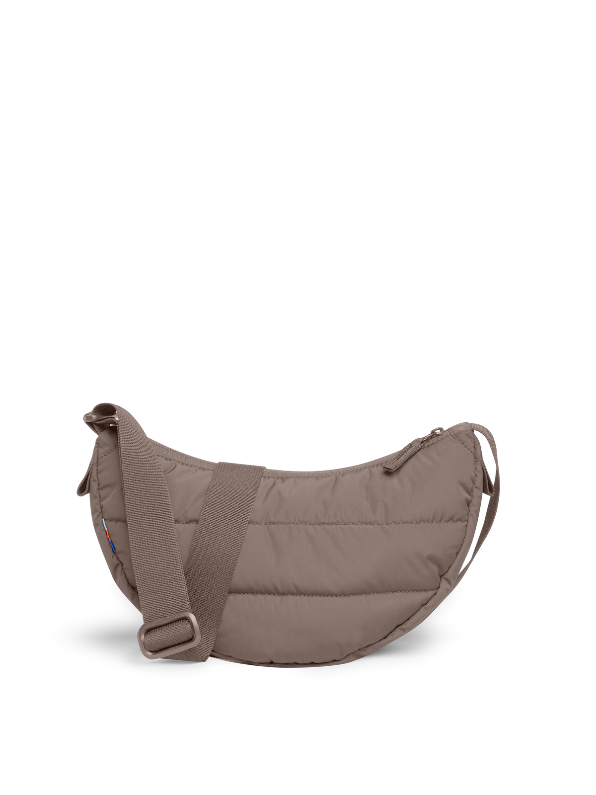 PUFFER MOON BAG SMALL Tasche in oyster (klassisches Taupe-Braun) als Studioaufnahme in Rückansicht.