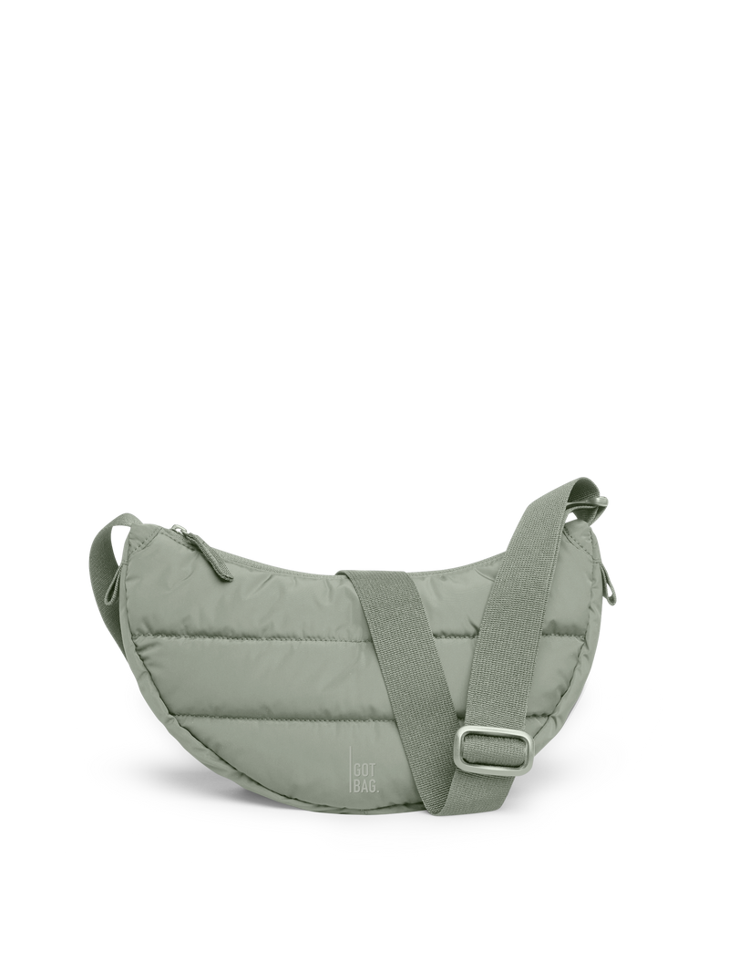 PUFFER MOON BAG SMALL Tasche in bass (Salbeigrün) als Studioaufnahme in Frontansicht.