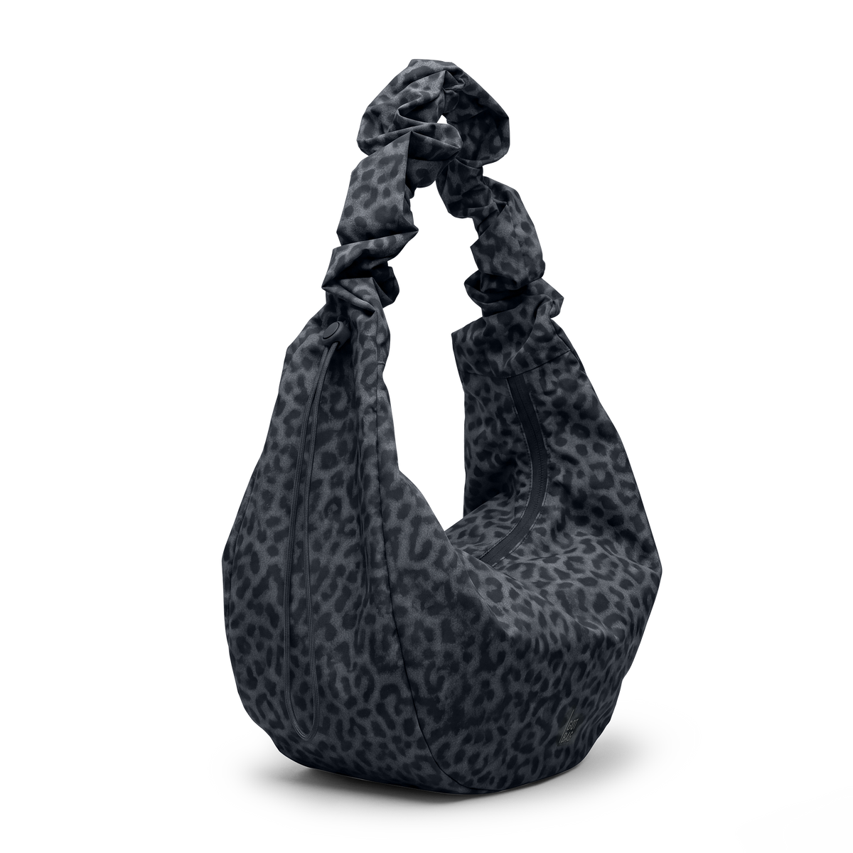 MOON BAG RUFFLE CAT SHARK Tasche in black (Schwarz) in Schrägansicht.
