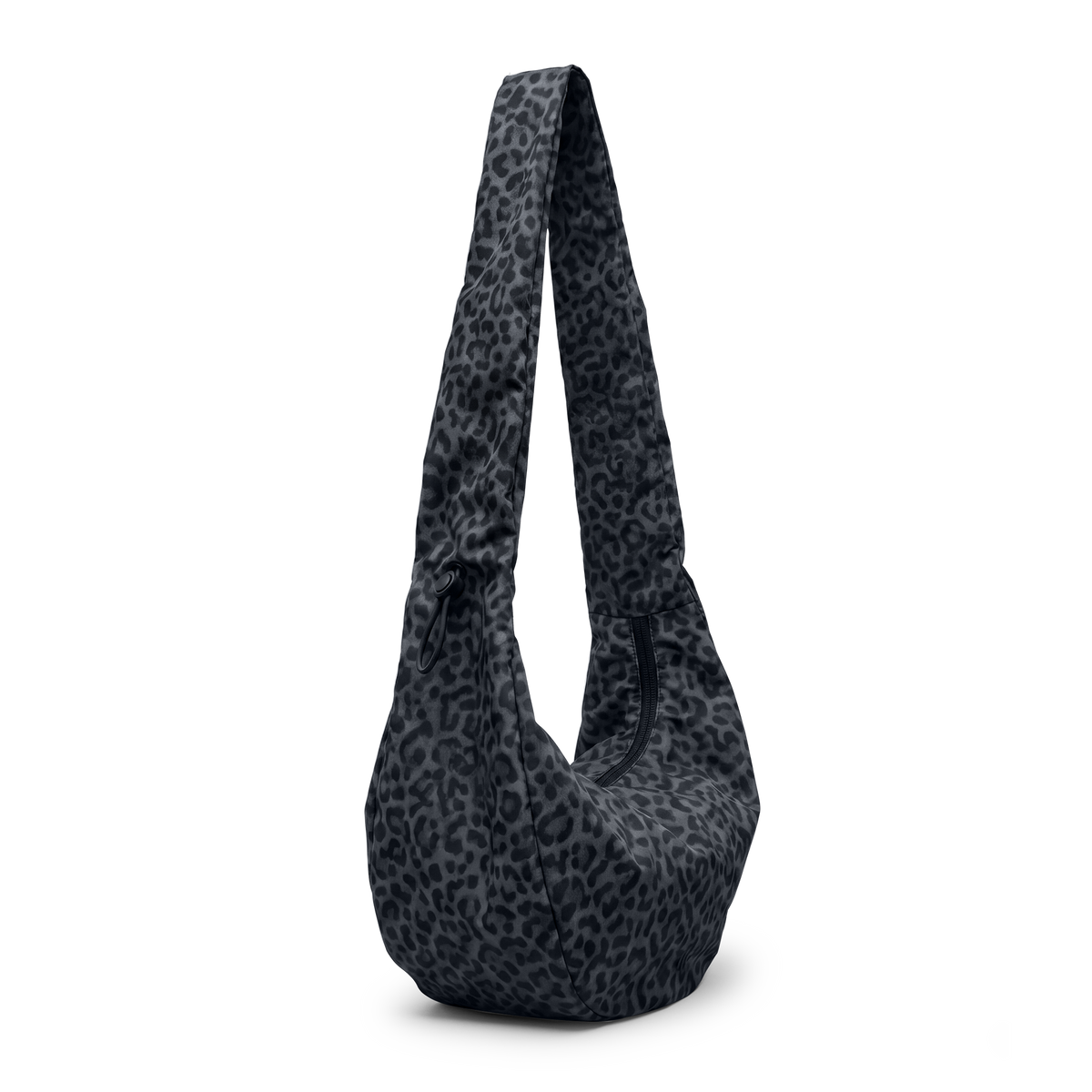 MOON BAG RUFFLE CAT SHARK Tasche in black (Schwarz) als diagonale Ansicht.
