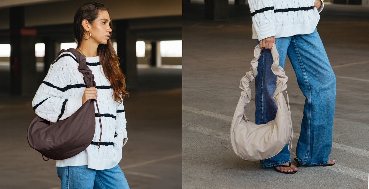 MOON BAG RUFFLE Tasche in sea lion (dunkles Schokobraun) von einer Frau über der Schulter getragen.