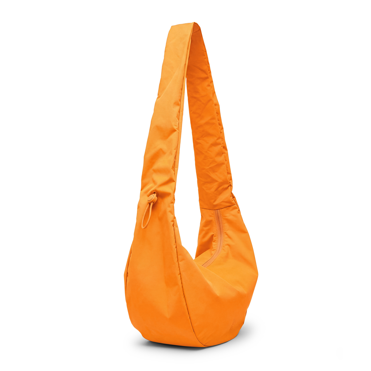 MOON BAG RUFFLE Tasche in clownfish (leuchtendes Orange-Gelb) als Studioaufnahme.