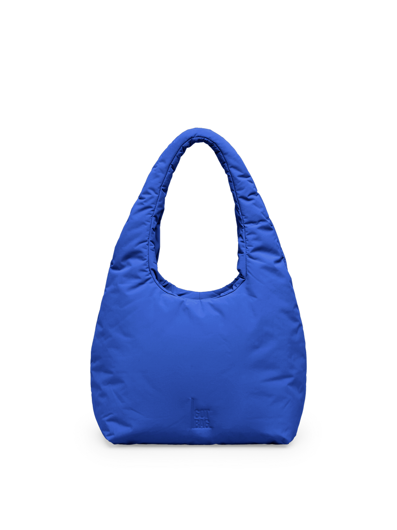 CLOUD SHOULDER BAG Tasche in cobalt (leuchtendes Kobaltblau) als Studioaufnahme in Frontansicht.