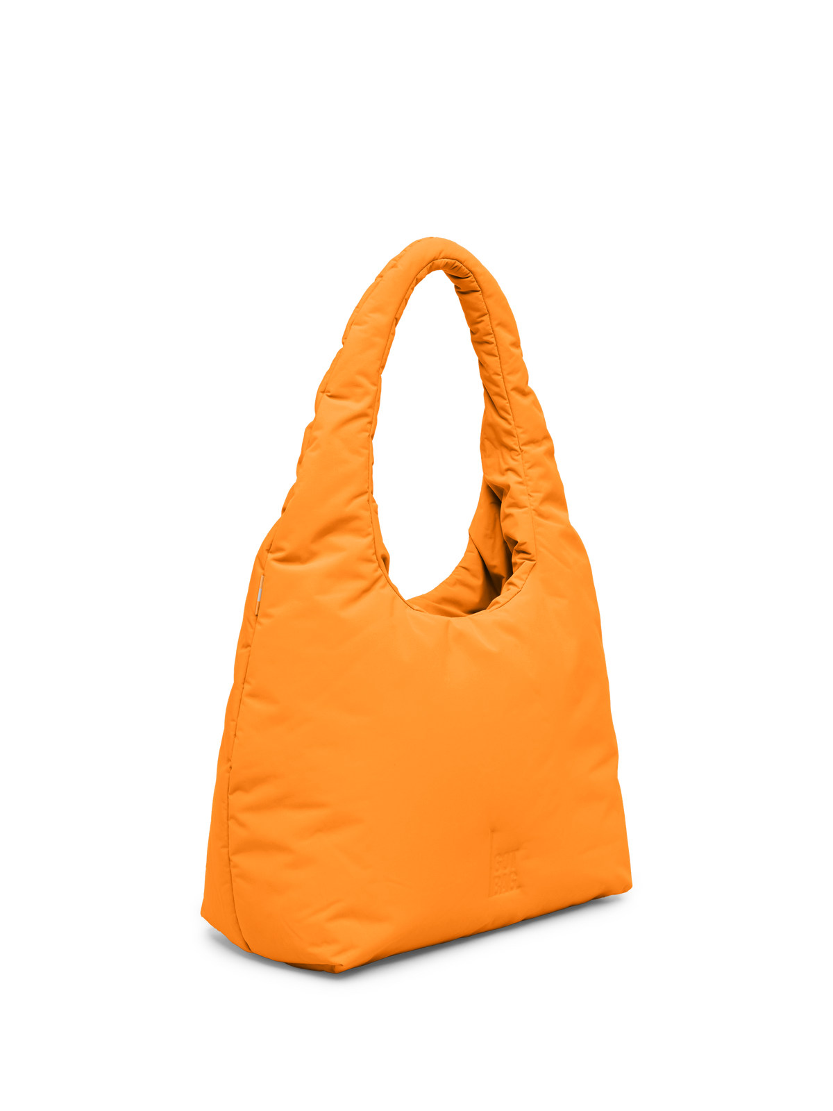 CLOUD SHOULDER BAG Tasche in clownfish (leuchtendes Orange-Gelb) als Studioaufnahme in Schrägansicht.