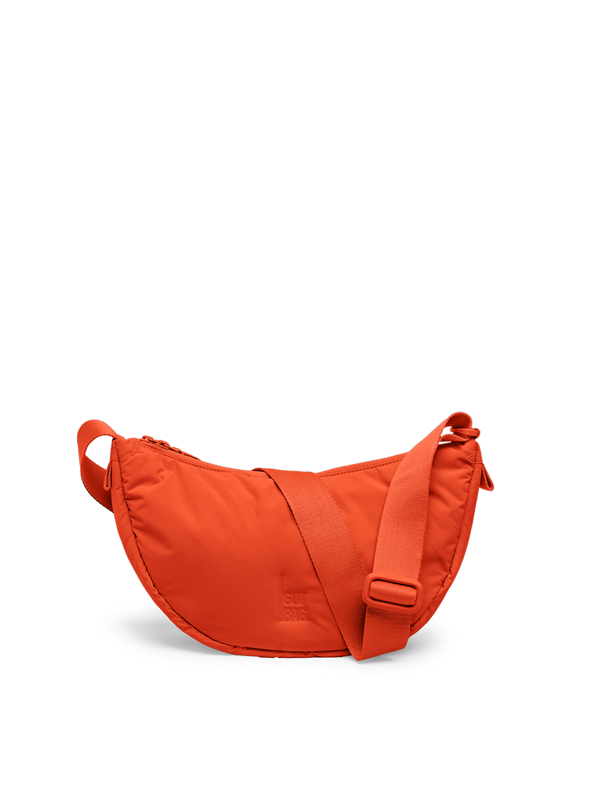 CLOUD MOON BAG SMALL Tasche in hot coral (knalliges Orange) als Studioaufnahme in Frontansicht.