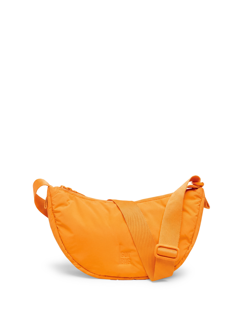 CLOUD MOON BAG SMALL Tasche in clownfish als Studioaufnahme in Frontansicht.