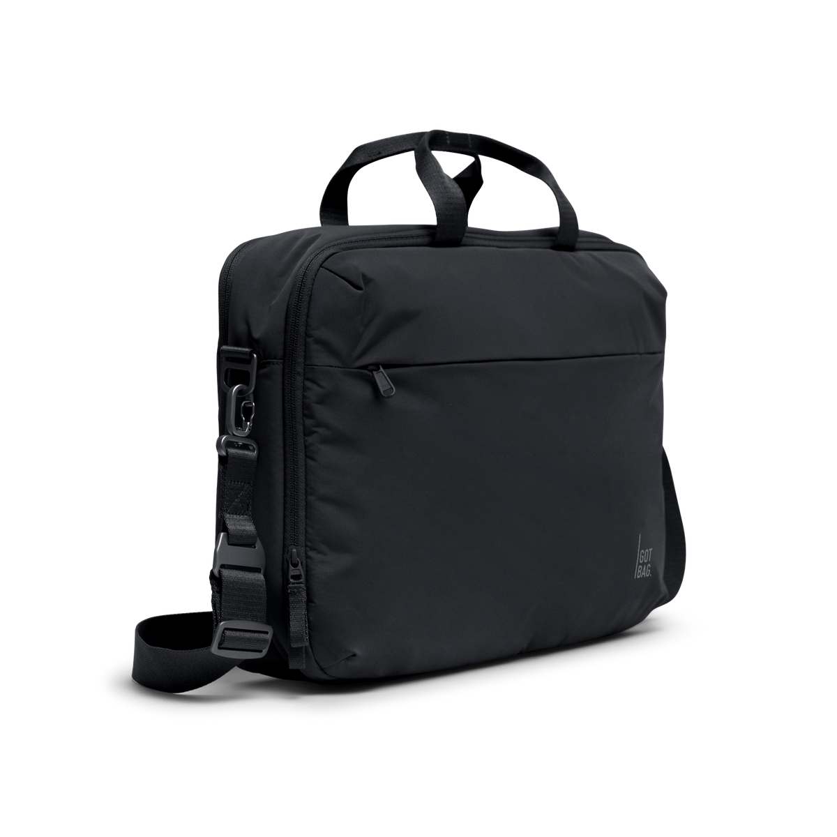 COMMUTER BAG Tasche in black (Schwarz) als Studioaufnahme in diagonaler Ansicht.