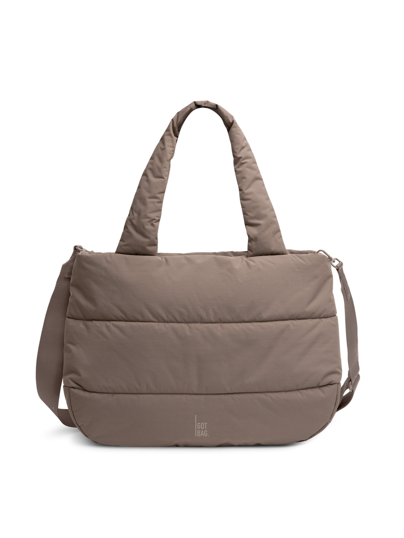 PUFFER HORIZON TOTE BAG tas in oyster (Klassiek taupe-bruin) als studio-opname in vooraanzicht.