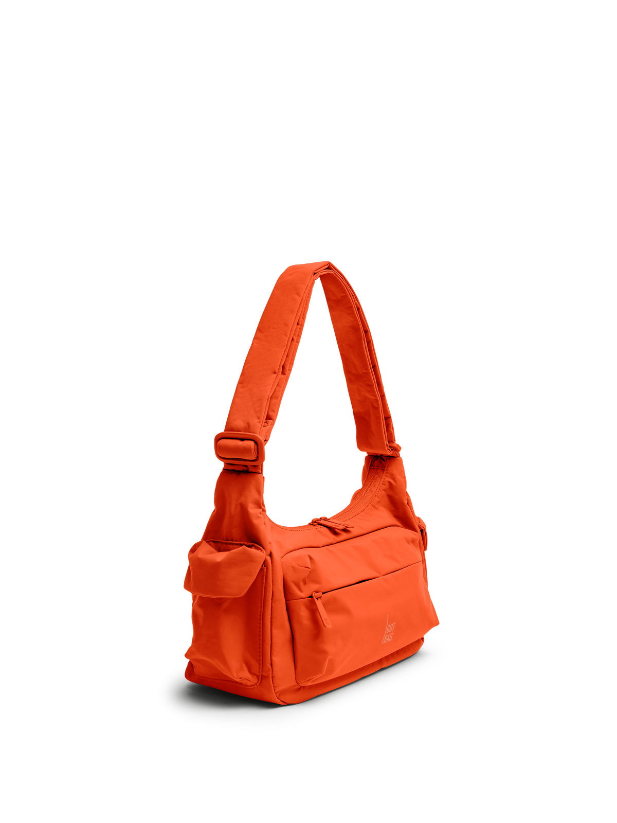POCKET BAG SMALL Tasche in hot coral (knalliges Orange) in diagonaler Ansicht.