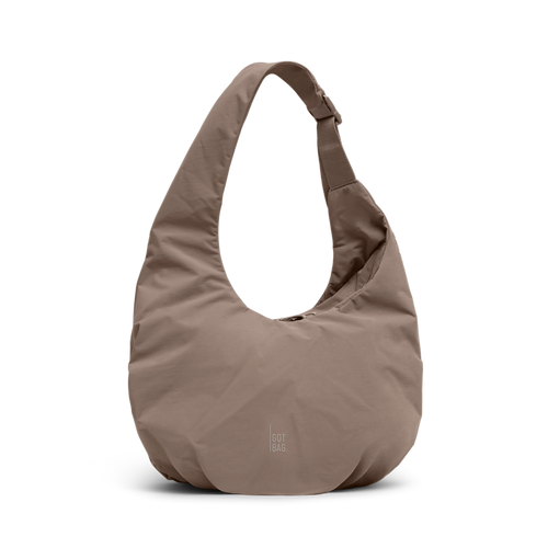 FULLMOONBAG Tasche in oyster (klassisches Taupe-Braun) als Studioaufnahme in Frontansicht.