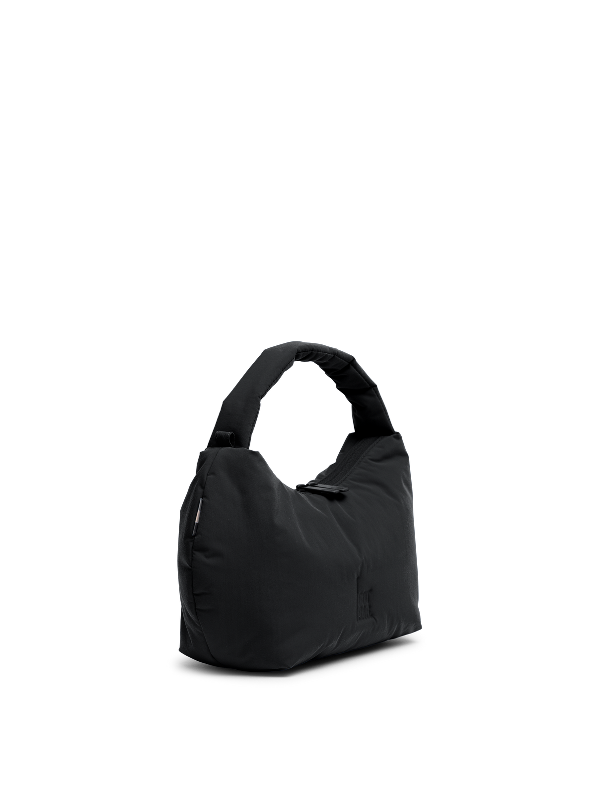 CLOUD BEAD BAG Tasche in black (Schwarz) als Studioaufnahme in diagonaler Ansicht.