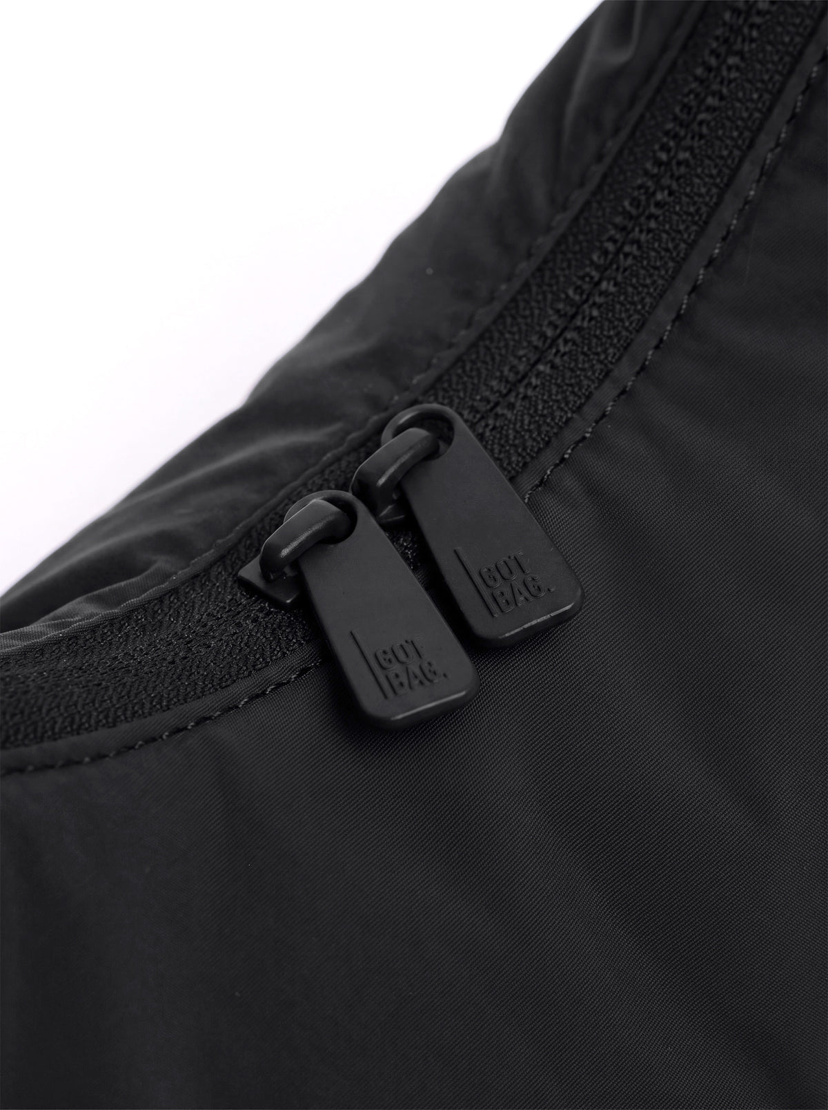 CLOUD BEAD BAG Tasche in black (Schwarz) als Detailaufnahme des Reißverschlusses.