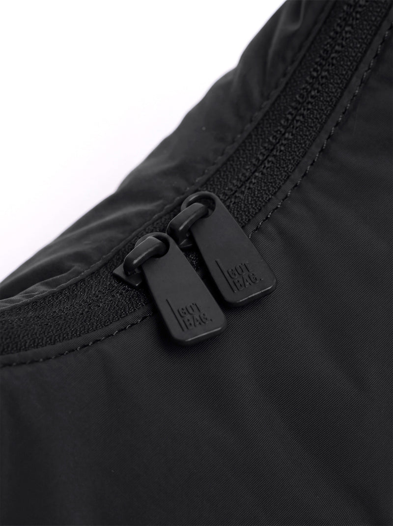 CLOUD BEAD BAG Tasche in black (Schwarz) als Detailaufnahme des Reißverschlusses.