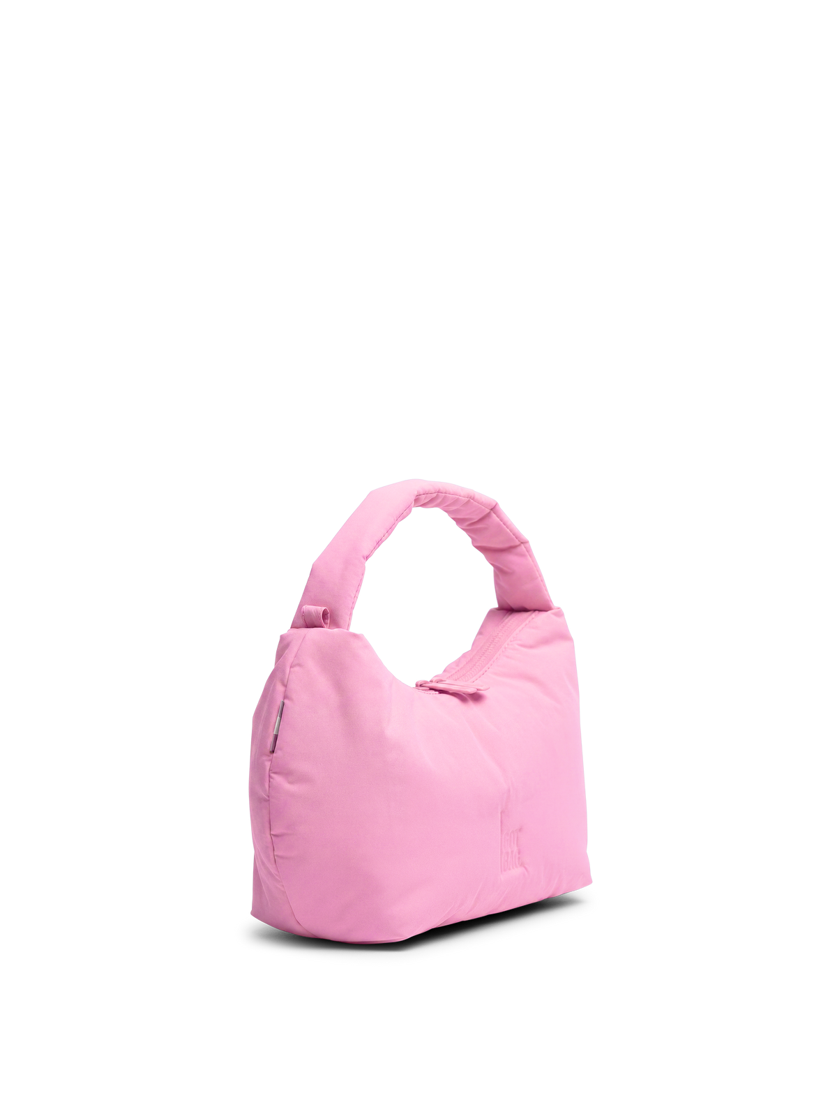CLOUD BEAD BAG Tasche in sea rose (sattes Pastell-Rosa) in leicht schräger Ansicht.
