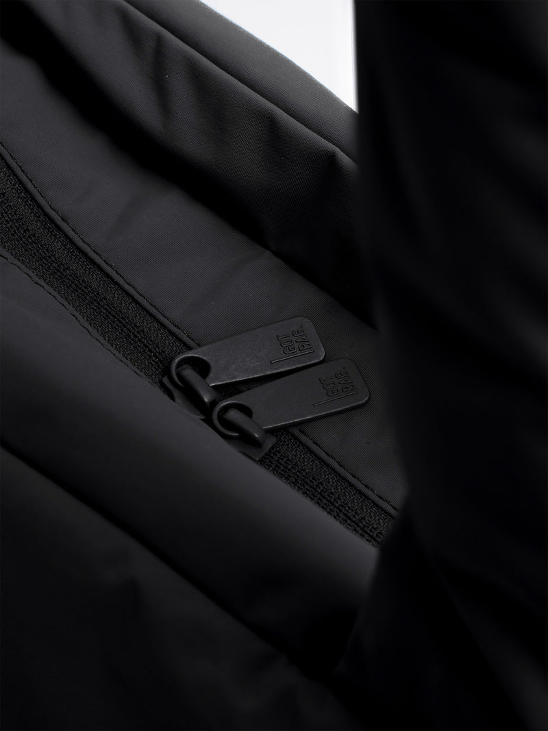 CLOUD HORIZON TOTE BAG Tasche in black (Schwarz) als Detailaufnahme.