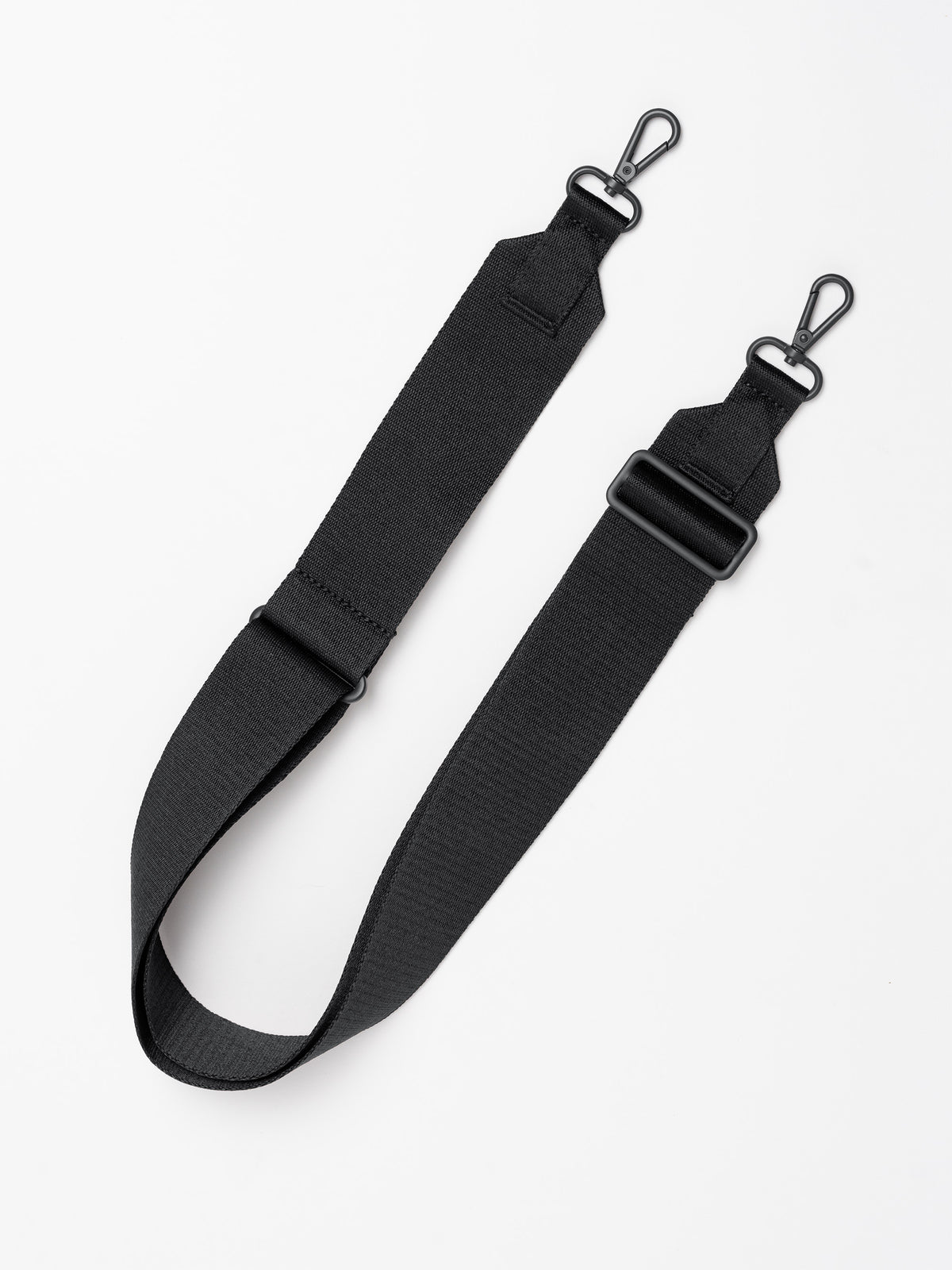 CLOUD HORIZON TOTE BAG Tasche in black (Schwarz), crossbody Riemen, Detailaufnahme.