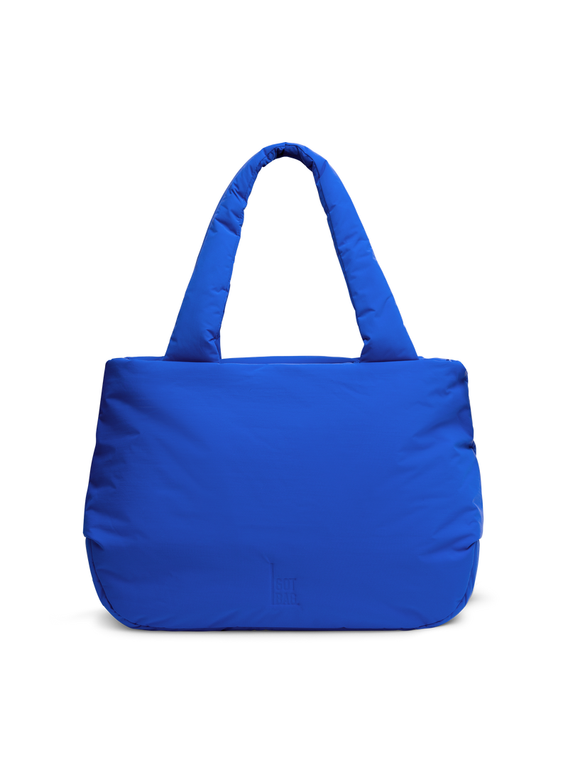 CLOUD HORIZON TOTE BAG Tasche in cobalt (leuchtendes Kobaltblau) als Studioaufnahme in Frontansicht.