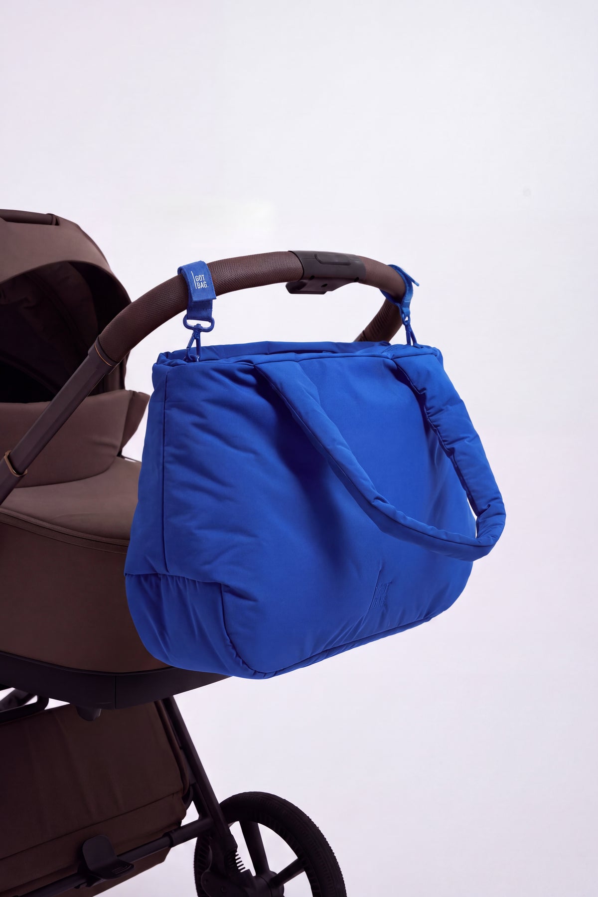 CLOUD HORIZON TOTE BAG Tasche in cobalt (leuchtendes Kobaltblau) als Detailaufnahme.
