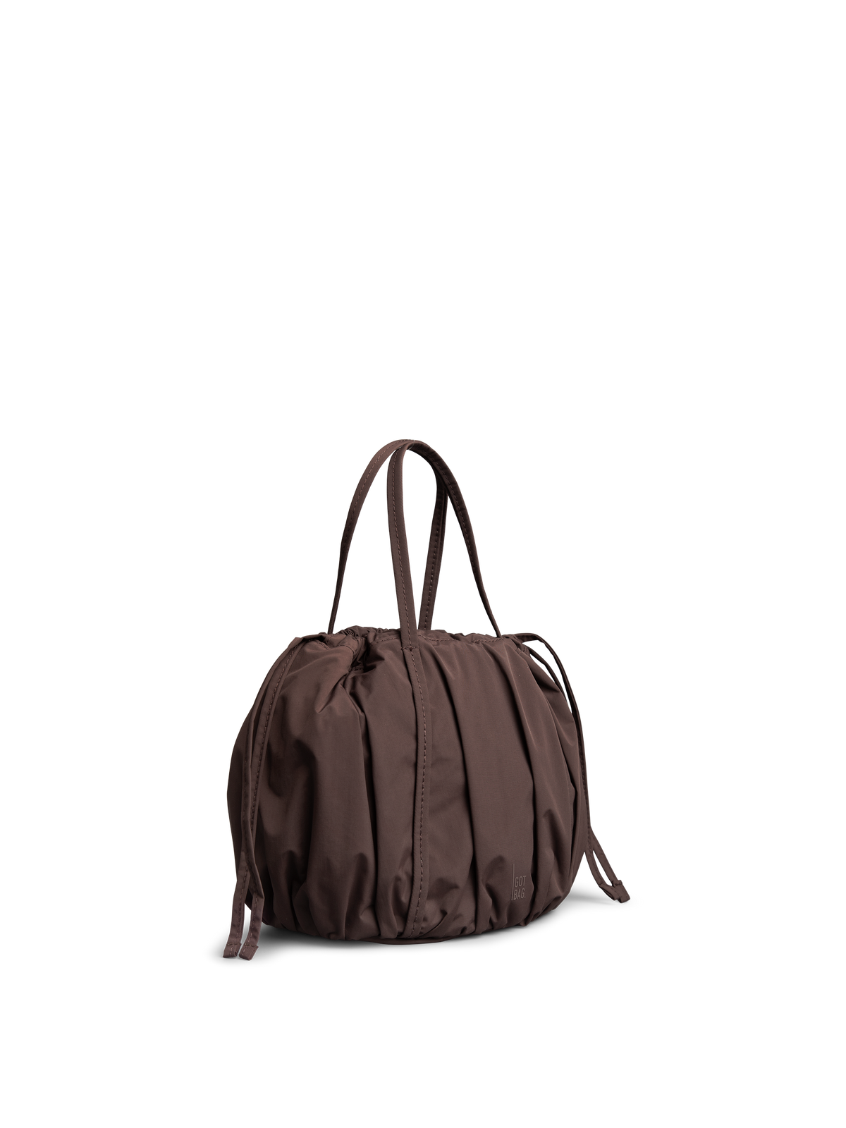 SHELLY BUCKET BAG Tasche in sea lion (dunkles Schokobraun) als Studioaufnahme in diagonaler Ansicht.
