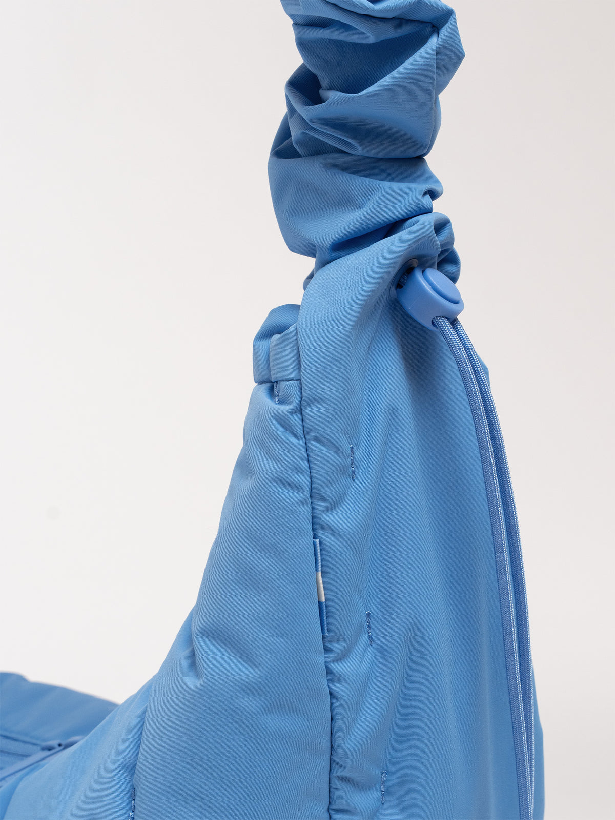 LOOMI MOON BAG RUFFLE Tasche als Detailaufnahme.