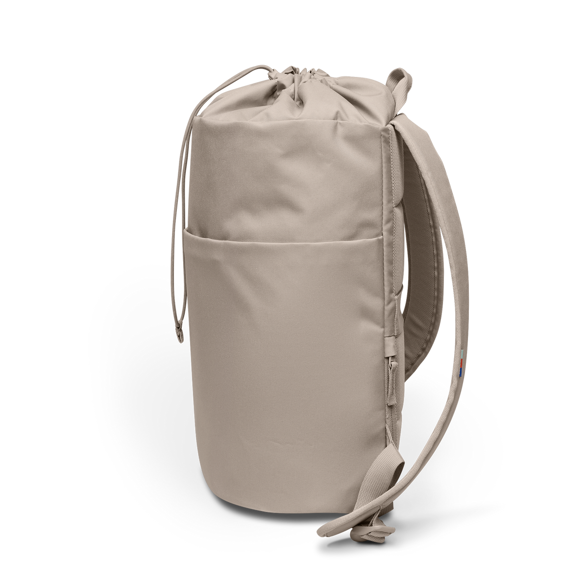 BARREL PACK Rucksack in scallop (helles Beige) in Seitenansicht.