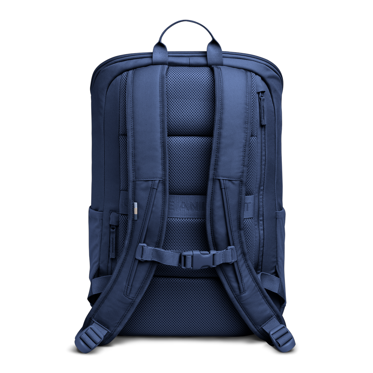 PRO PACK MONOCHROME Rucksack in deep ocean (dunkles Marineblau) in Rückansicht.