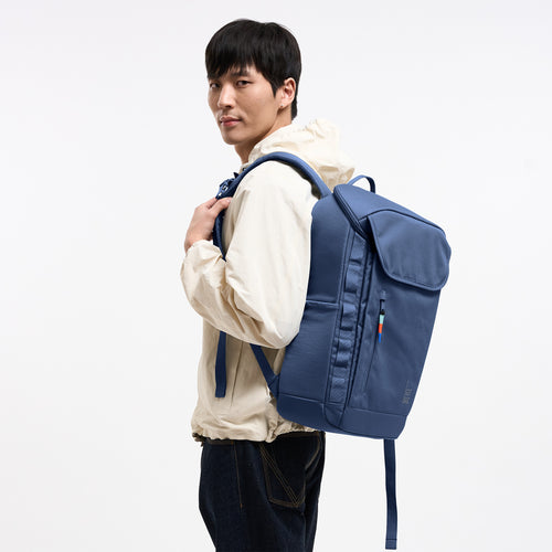 BP0083XX PRO PACK Rucksack von einem Mann auf dem Rücken getragen.